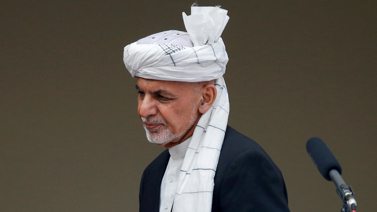 Photo of Afghanistans President Ghani signs power-sharing deal with rival Abdullah