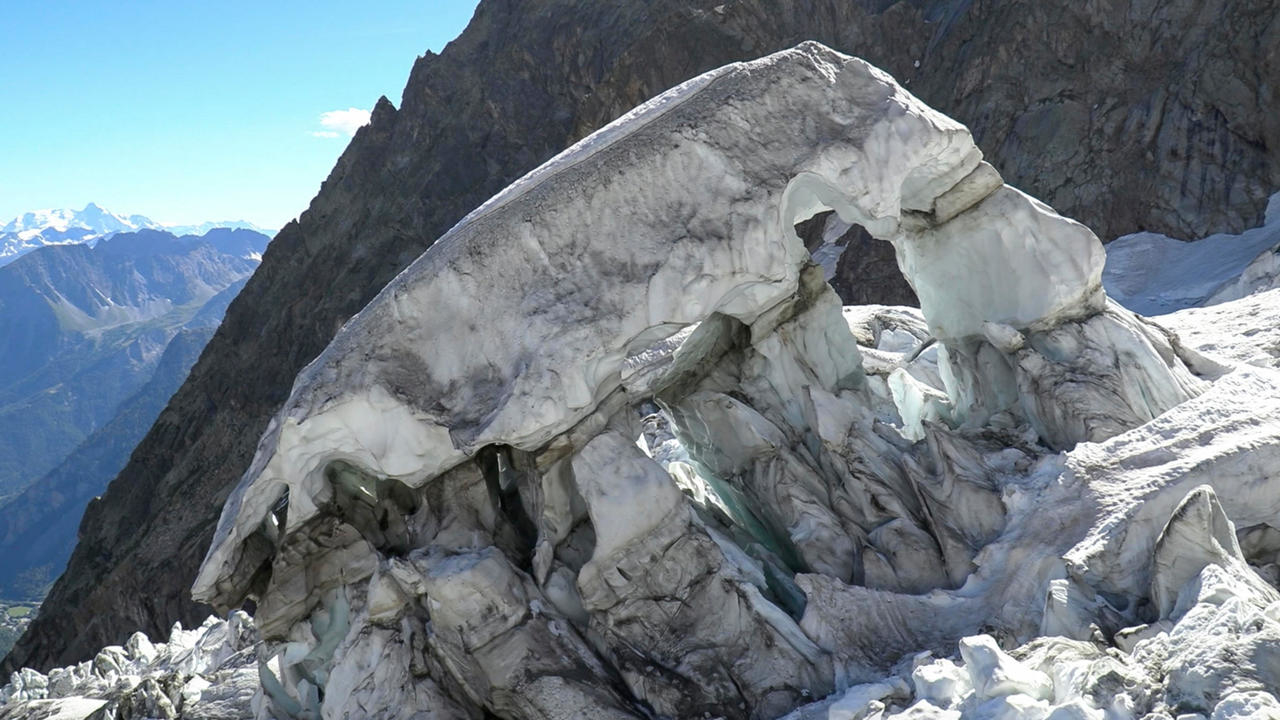 Photo of Forced evacuations as glacier the size of a football pitch threatens Italian valley