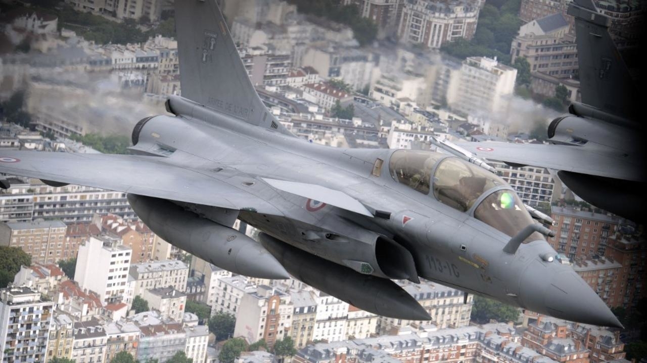Photo of Sonic boom from fighter jet on a rescue mission rattles Parisians, disrupts French Open