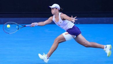 Photo of Ash Barty charges into Australian Open quarter-finals, beating Shelby Rogers in straight sets